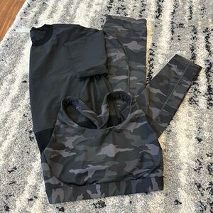 Athleta Lot Black & Gray Camouflage Leggings Sports Bra & Oversized Top Size XS